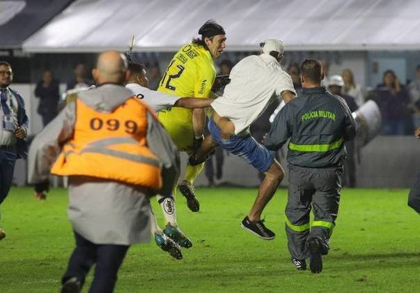 Neymar lamenta agressão de torcedor santista a Cássio