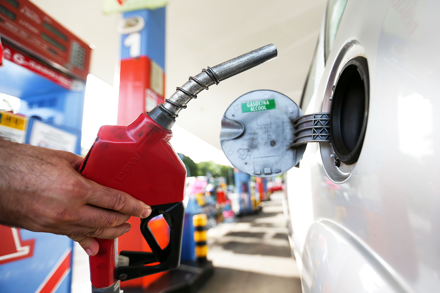 Petrobras subsidia e ajusta preços do óleo diesel para R$ 1,12