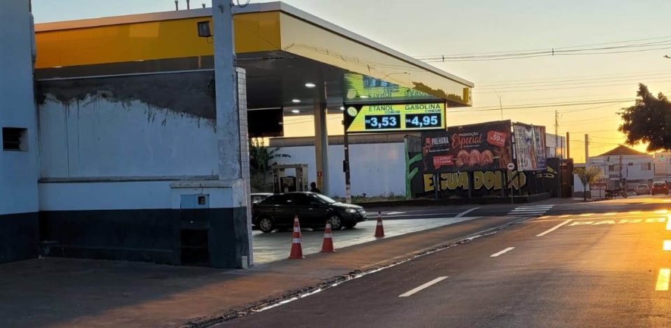 Gasolina tem nova queda e é vendida por R$ 4,95 em Marília