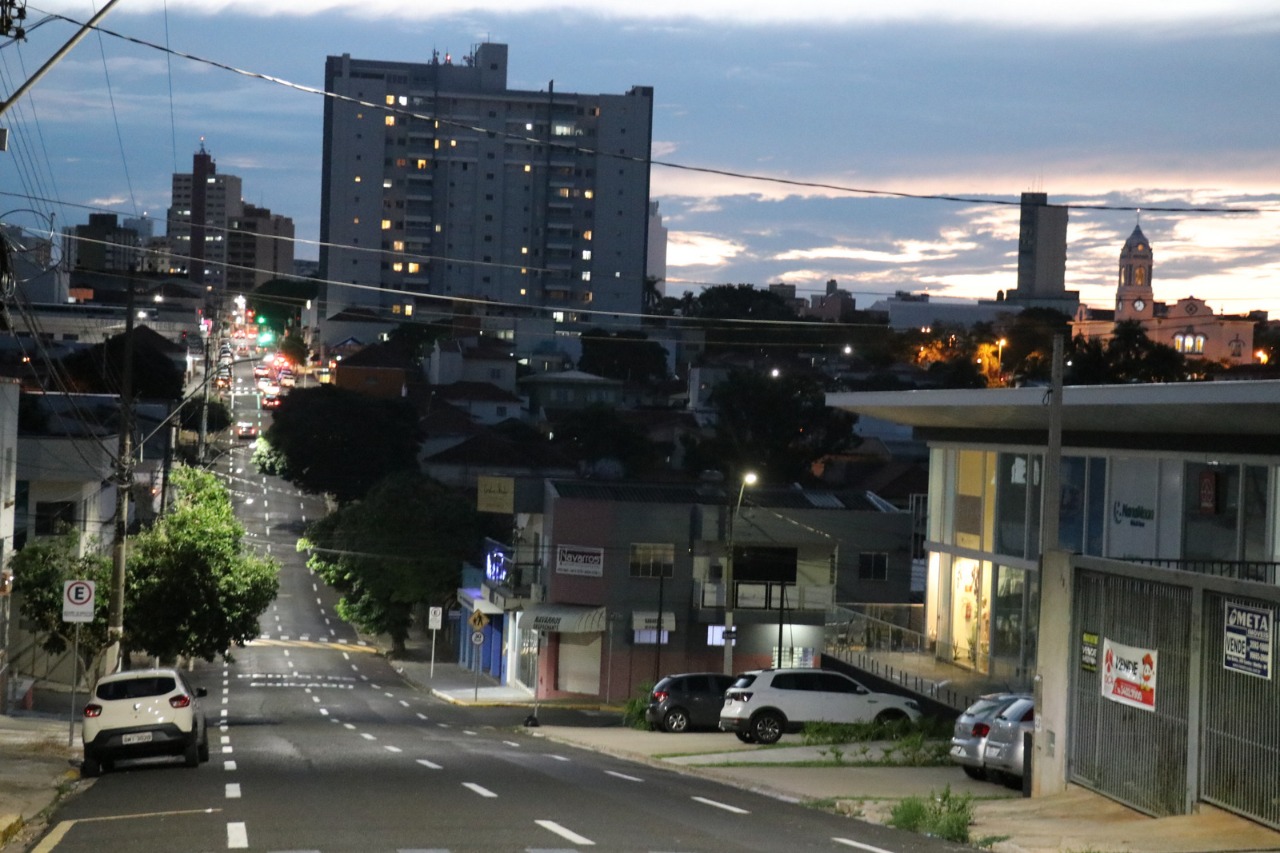 Prefeitura recorre à iluminação pública e multa de trânsito para reforçar orçamento