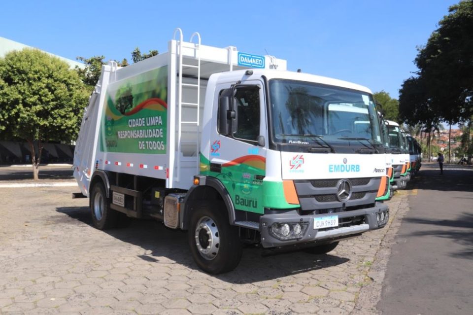 Greve de servidores afeta coleta de lixo em Bauru