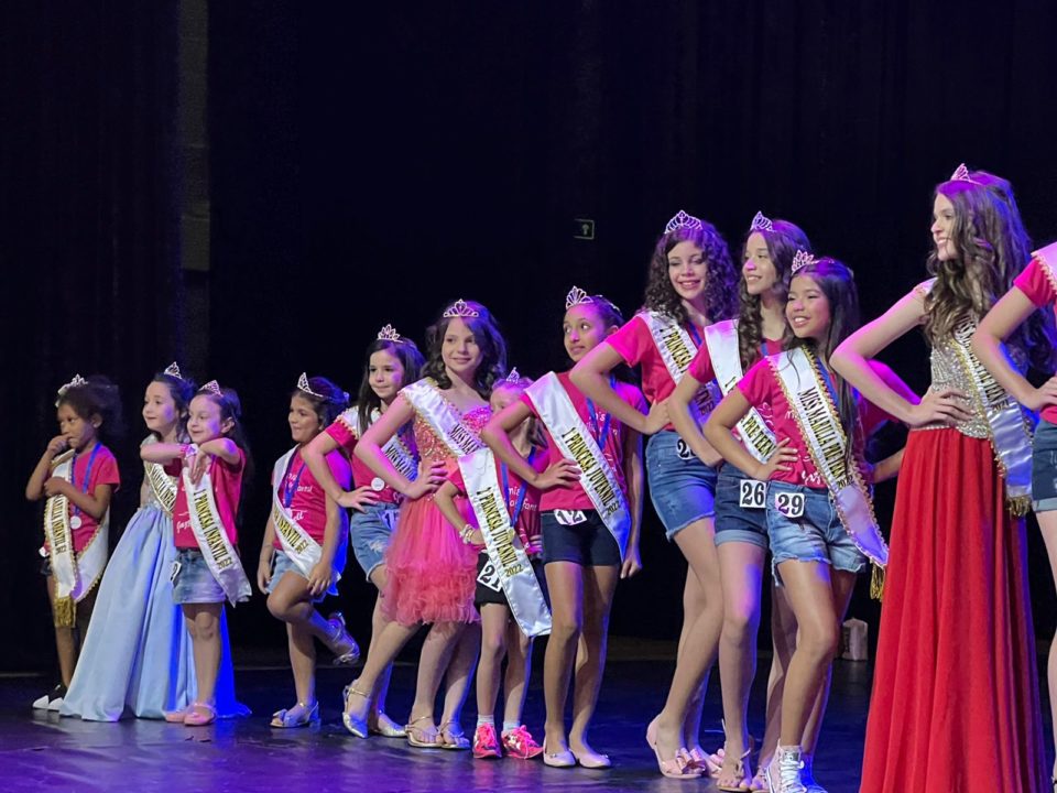 Miss e Mister são selecionados no Teatro Municipal