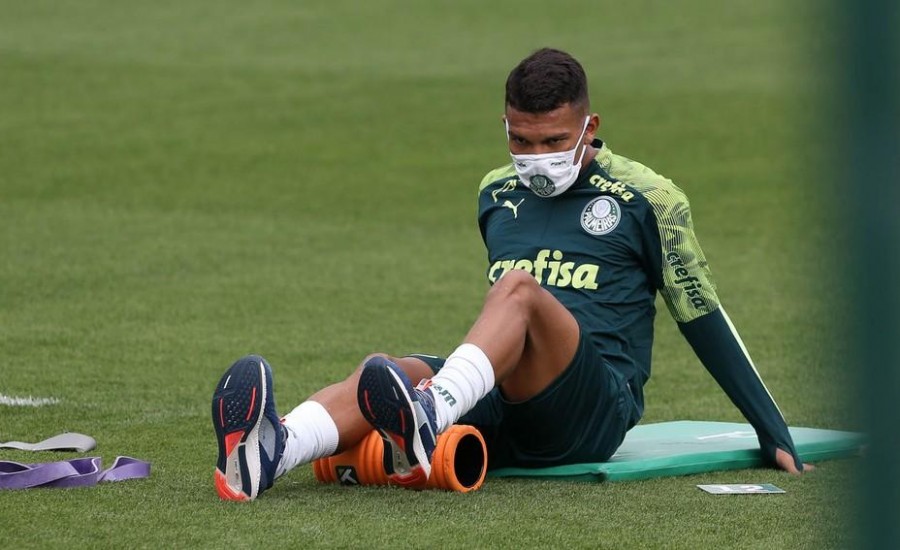 Gabriel Veron sofre corte no pé e vira desfalque do Palmeiras