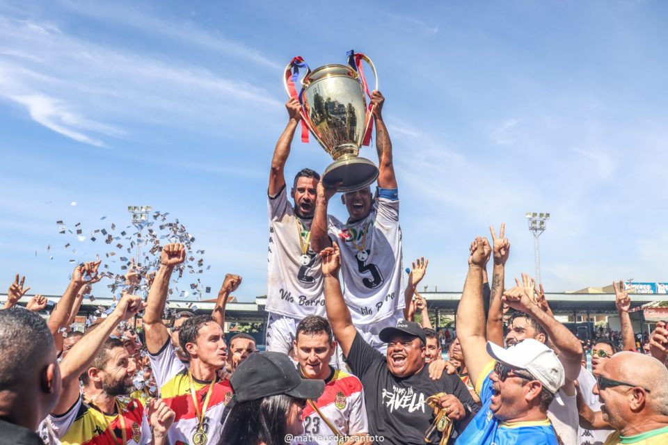 Vila Barros vence a Super Copa Marília e faz a ‘festa na favela’