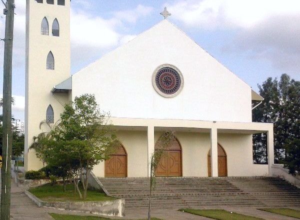 Dia de Santa Clara tem festa com barracas e missas