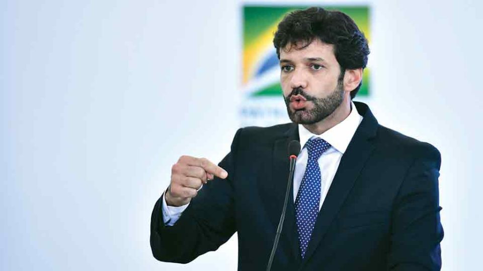 Desemprego pode chegar perto de 8,5%, diz presidente do BC