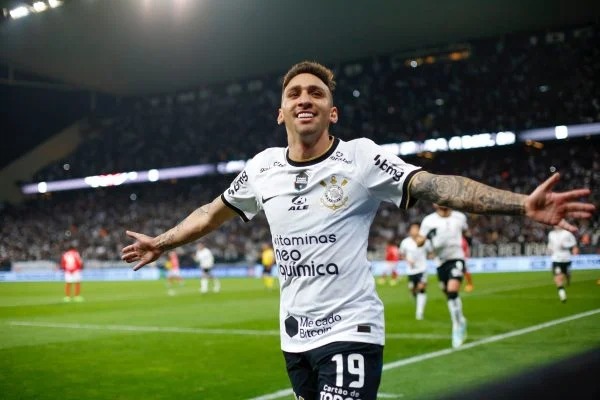 Corinthians sofre no final, mas vence Red Bull Bragantino