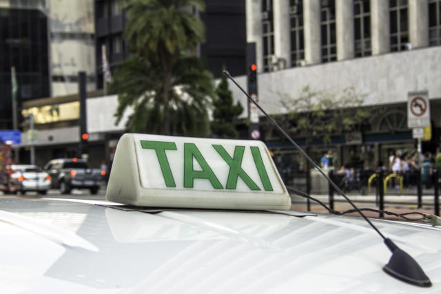 301,5 mil se inscrevem para receber auxílio-taxista