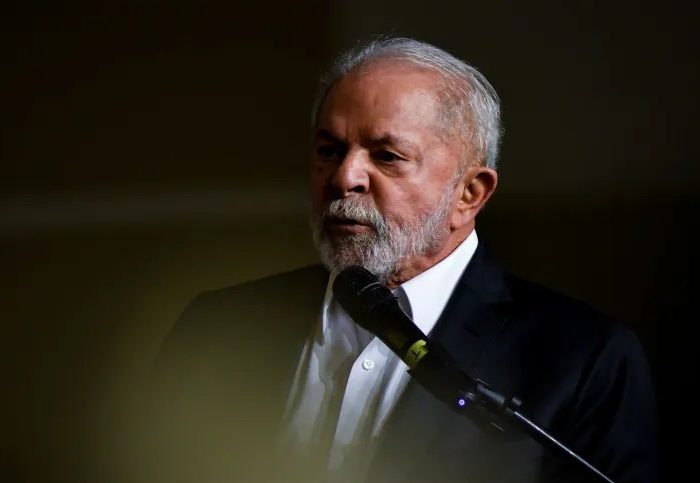 Lula sobre Bolsonaro: ‘O país está pronto, é só tirar aquela tralha’