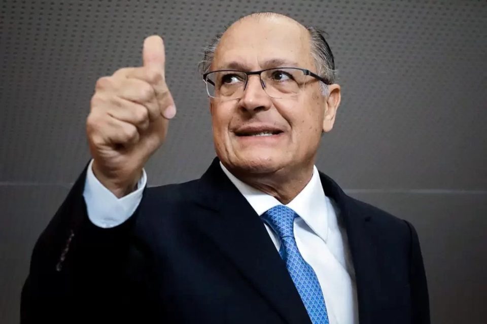 Legado de Alckmin é alvo de disputa entre Haddad e Garcia