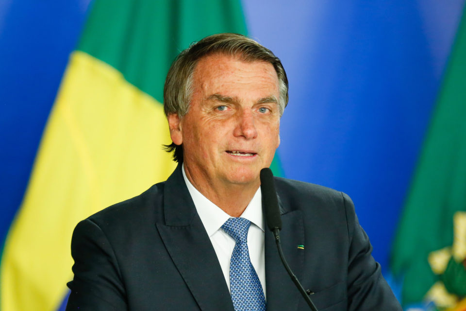 PT entra com ações para barrar 200 publicações pró-Bolsonaro