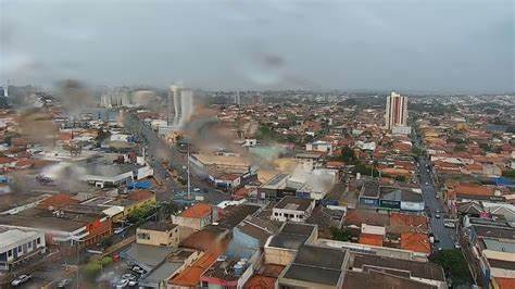 Semana começa com chuva e frio em São Paulo