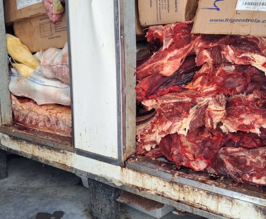 Vigilância de Marília descarta vários quilos de carne de minimercado