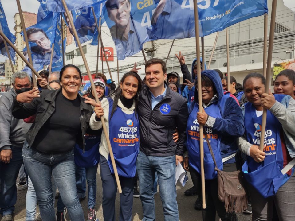 Vinicius Camarinha inaugura comitê de campanha no Centro de Marília