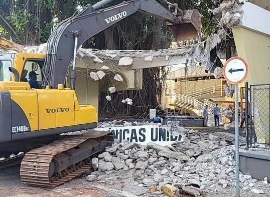 Portaria do HC é demolida e novo acesso organizado