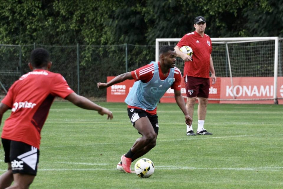 São Paulo deve mudar esquema contra Fortaleza e Atlético-GO