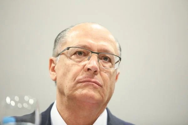 Alckmin amplia comitê e monta agenda ‘antivaia’