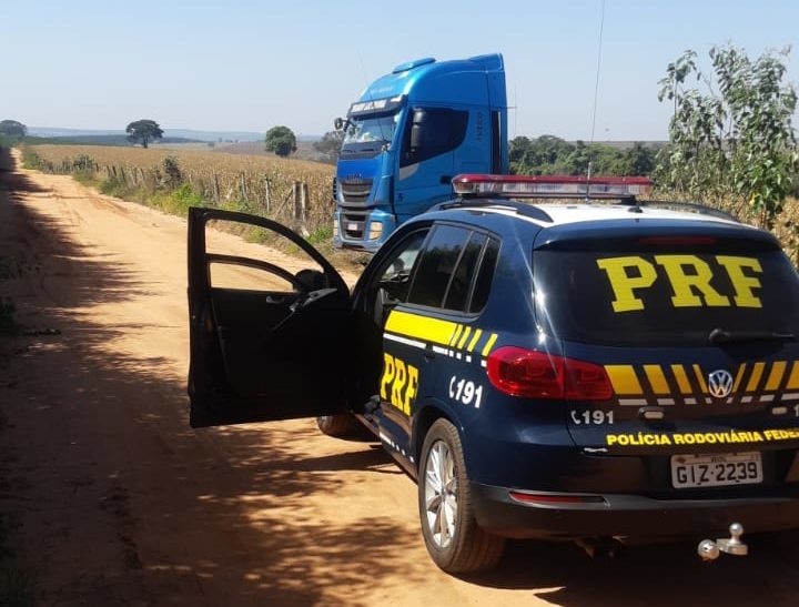 Caminhoneiro comunica roubo de carga e vira suspeito