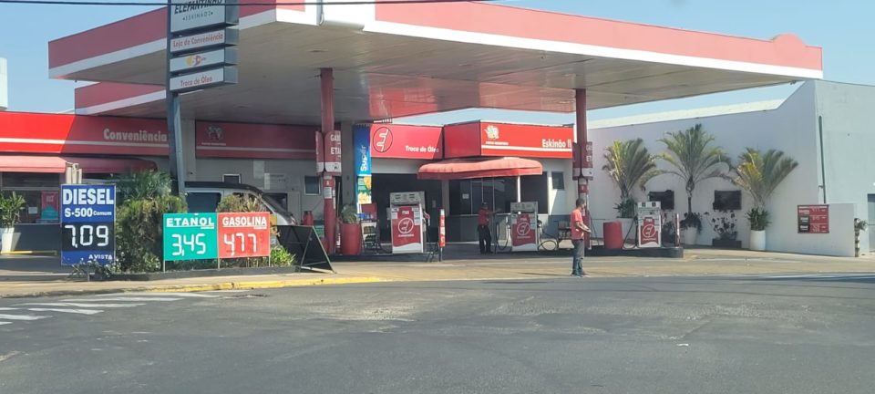 Apesar de queda, Diesel ainda custa mais de R$ 7 em Marília