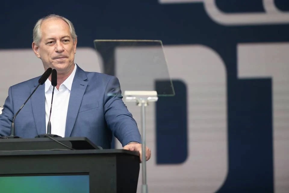 PDT de Ciro Gomes pede ao TSE inelegibilidade de Bolsonaro