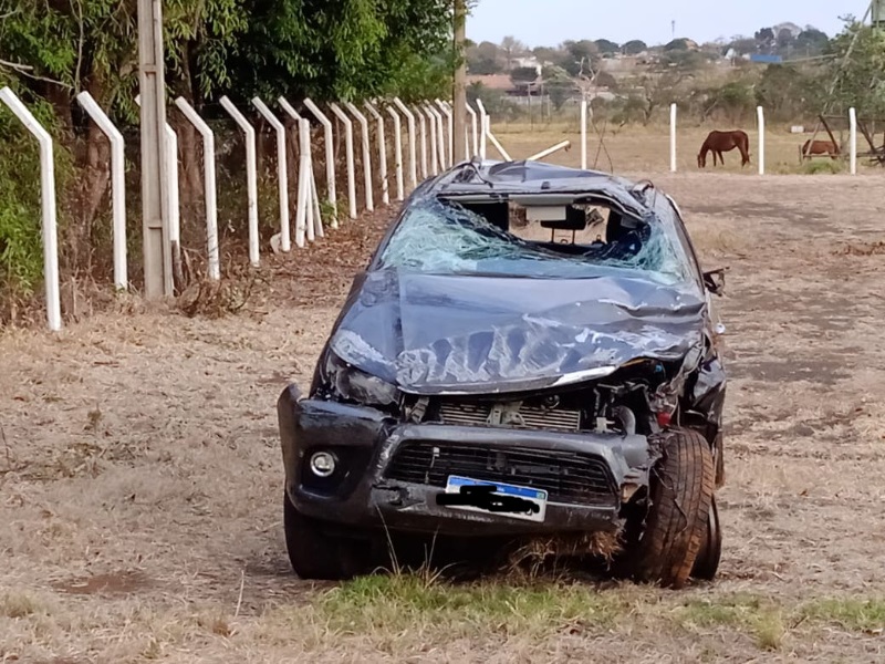 Homem morre em colisão de frente entre moto e carro