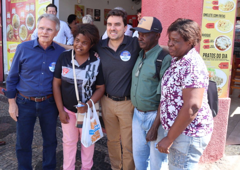 Vinicius Camarinha recebe o deputado federal Vanderlei Macris em Marília