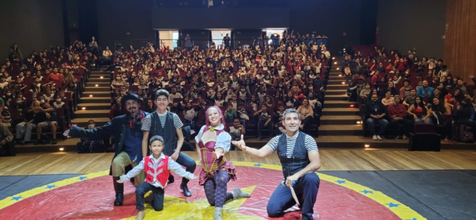 Teatro recebe espetáculo de circo gratuito com apoio do Proac