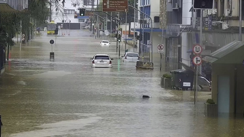 Ciclone extratropical causa estragos em Santa Catarina