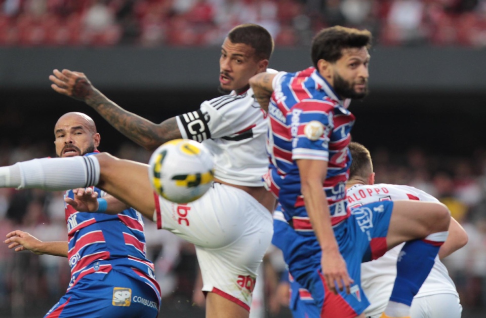 São Paulo perde para o Fortaleza por 1 a 0 no Brasileirão