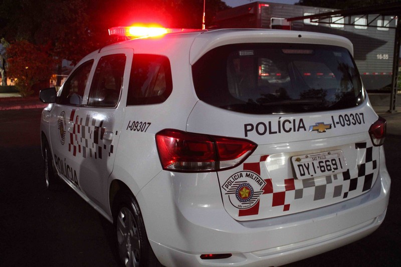 Loja é arrombada e revirada na avenida João Ramalho