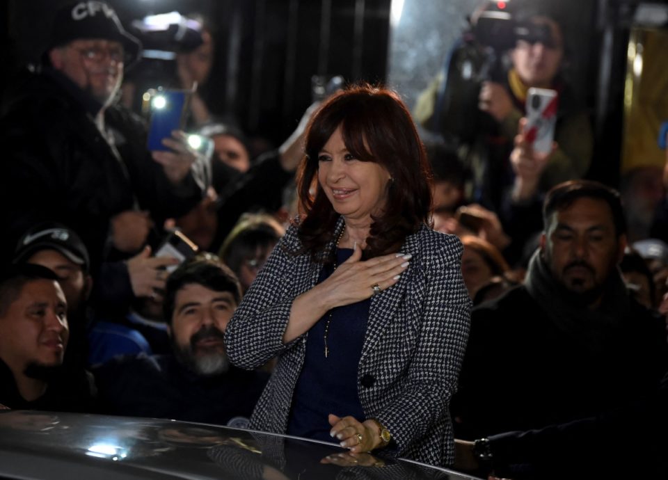 Brasileiro tenta matar Cristina Kirchner na Argentina