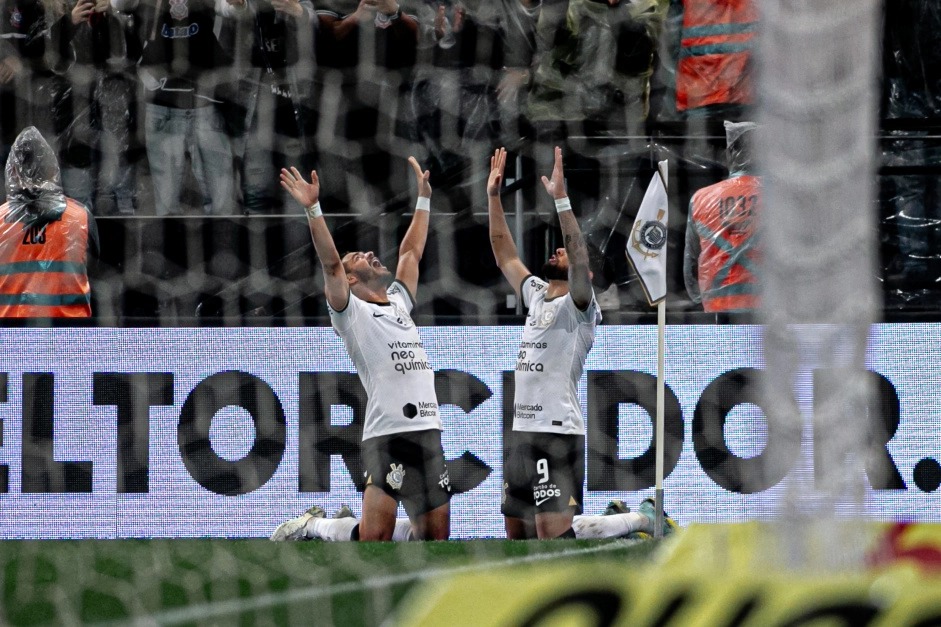 Corinthians vence Atlético-GO com gol de Yuri Alberto