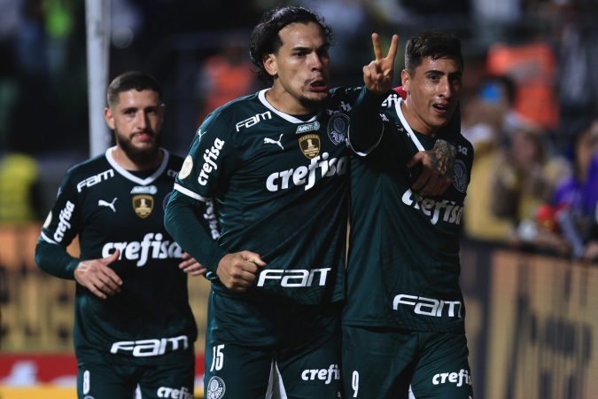 Palmeiras supera o Santos com golaço de Merentiel