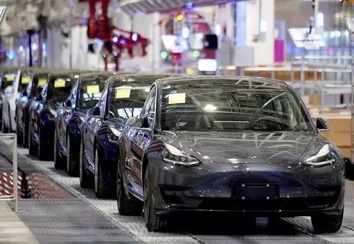 Tesla faz recall de quase 1,1 milhão de carros elétricos