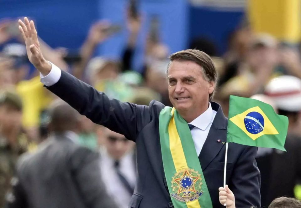 Bolsonaro puxa coro de “imbrochável” no Dia da Independência