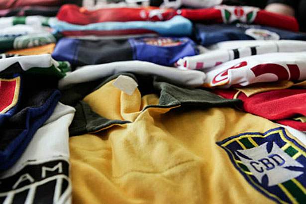 Falsificações de camisas de futebol causam prejuízo bilionário