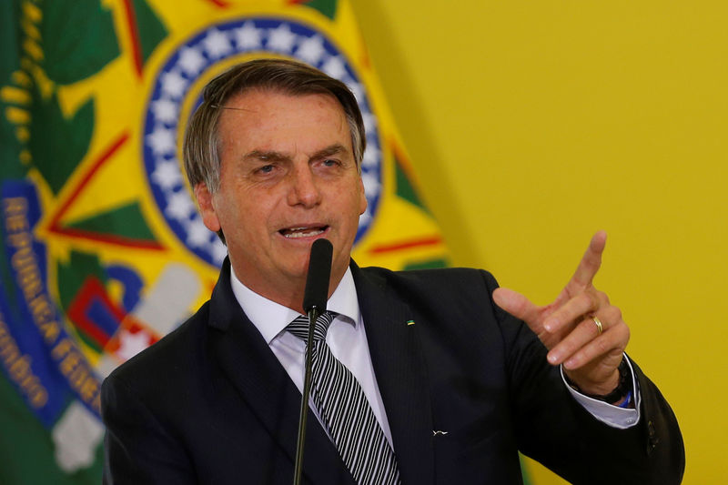 Bolsonaro compara eleição a uma ‘encruzilhada’ e ataca Lula