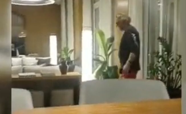 Fã de Guns N’ Roses é demitida após filmar Axl Rose em hotel