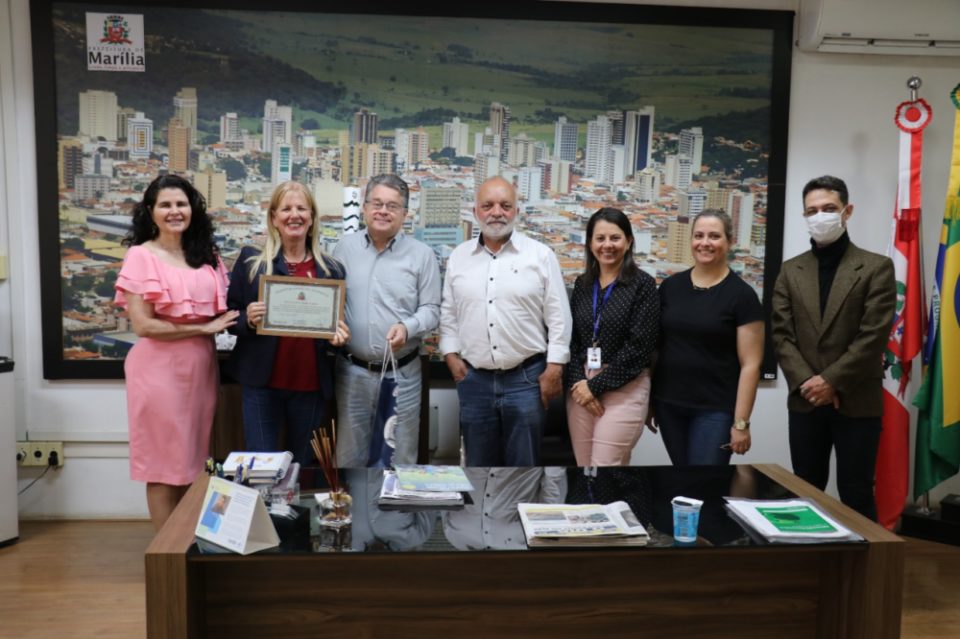 Servidores se aposentam e recebem homenagem da Prefeitura