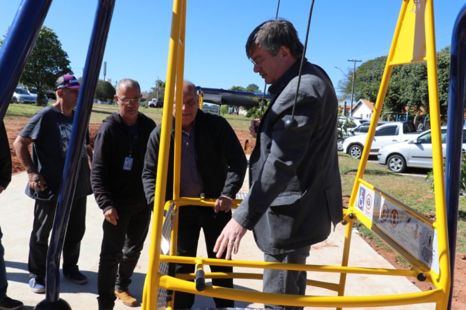 Prefeito Daniel visita obras de praça inclusiva na Zona Norte