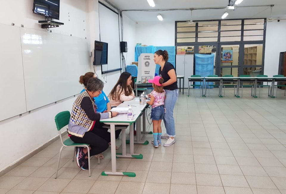 Votação em Marília segue tranquila e vai até 17 horas