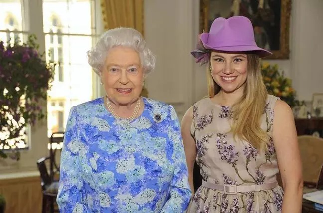 Juliana Baroni relembra encontro com Rainha Elizabeth II