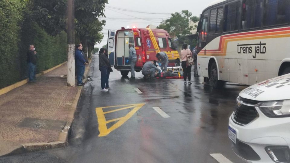 Morre vítima de colisão entre bicicleta motorizada e ônibus