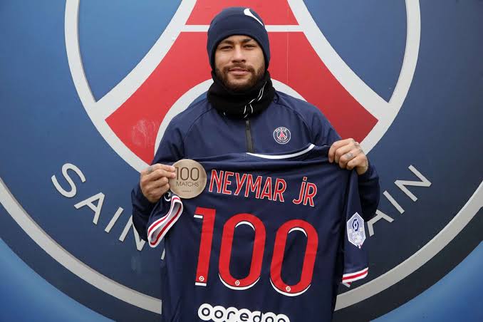 Neymar completa 100 jogos pelo PSG no Francês