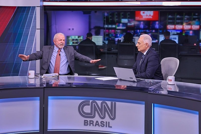 Às vezes, Judiciário se comporta fazendo política, diz Lula