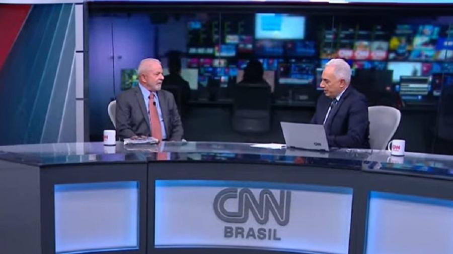 Na CNN, Lula compara Bolsonaro a Hitler e Mussolini