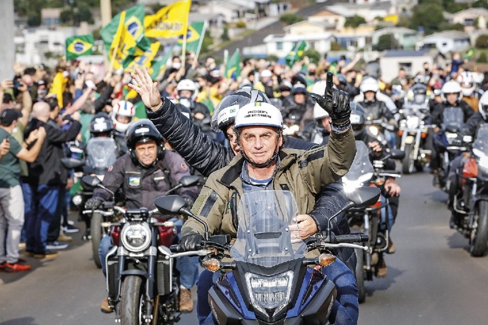 Bolsonaro convoca motociatas no País na véspera da votação