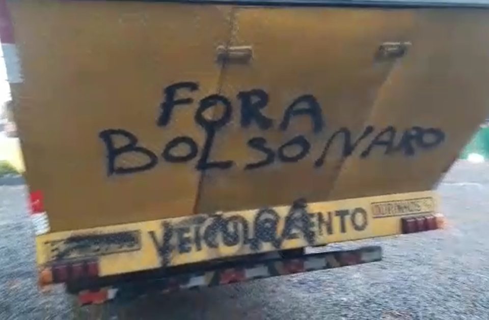 Caminhão de som de Dani Alonso e Capitão Augusto é vandalizado