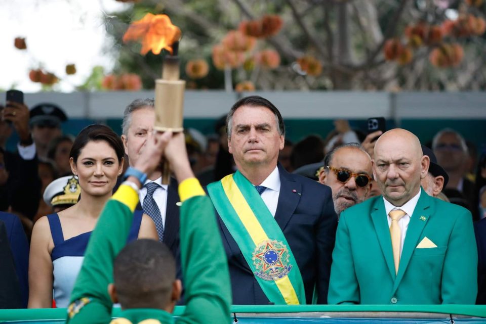 Bolsonaro nega machismo e explica imbrochável