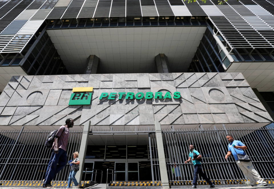 Petrobras sofre pressão para segurar preços até o 2º turno